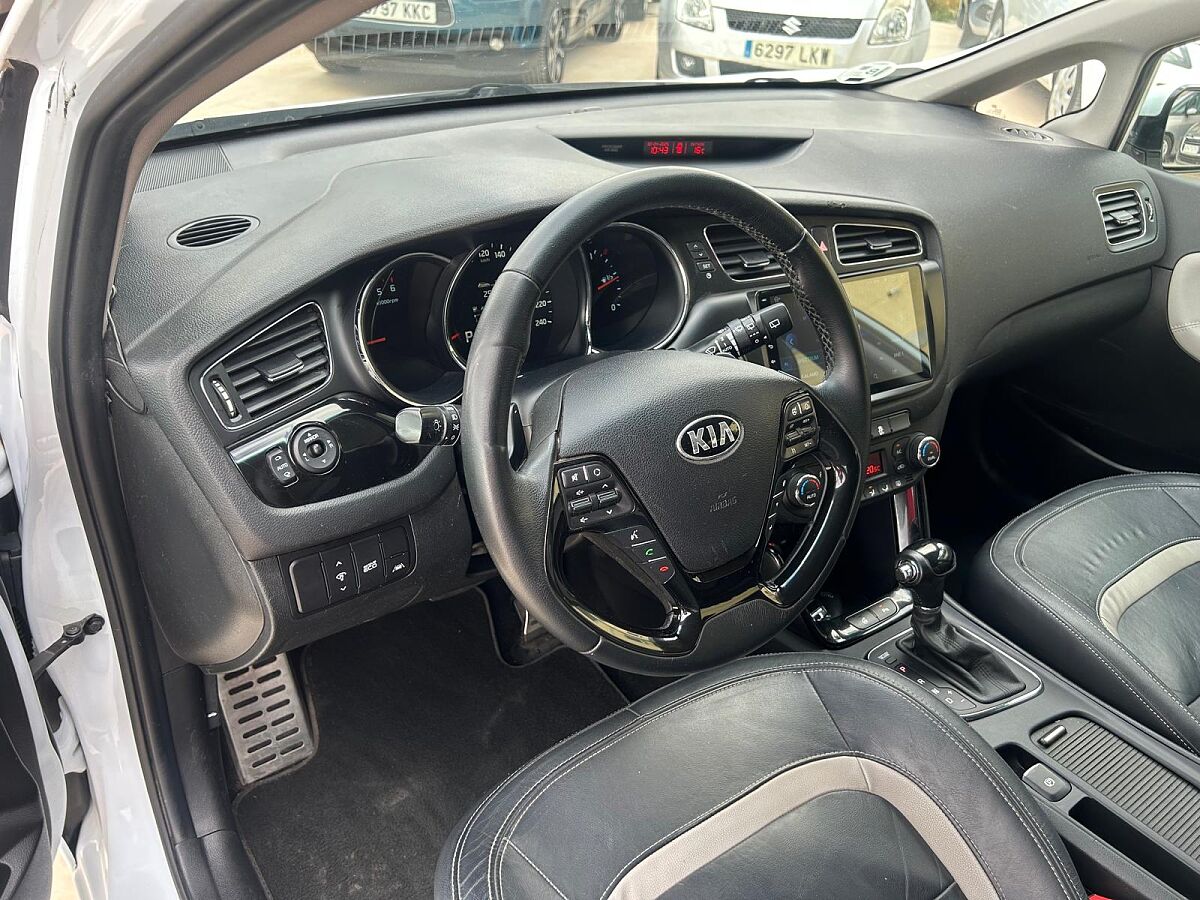 KIA CEE'D EMOTION 1.6 CRDI AUTO SPANISH LHD IN SPAIN 76000 MILES SUPERB 2014